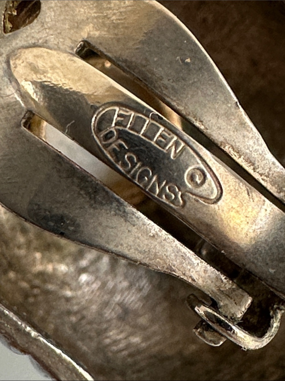 ELlEN DESIGNS Sterling Silver Ribbed Hoop Earrings with Champagne Stones - Picture 9 of 10